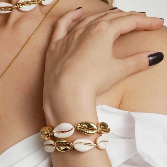 Cowrie Shell Bracelet - Picture 1 of 4